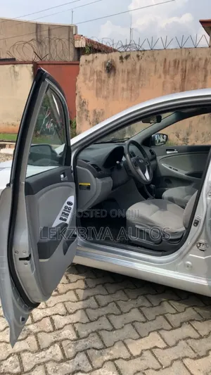 Hyundai Accent 2012 Silver