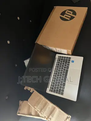 New Laptop HP 240 G9 8GB Intel Core I5 SSD 512GB