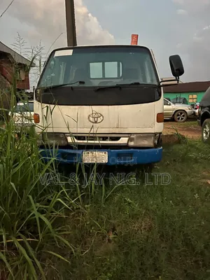 Toyota Dyna 200 With Long Bucket and 6 Tyres