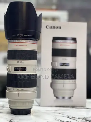 Canon 70 – 200mm Lens F2.8