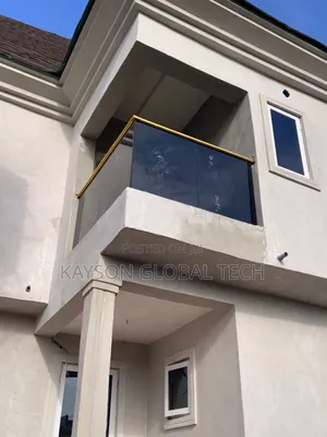 Frameless Glass With Gold Top