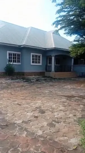 6bdrm Bungalow in Behind Nta Core, Oshimili South for sale
