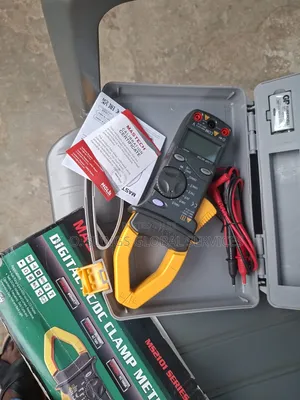 Digital Clamp Meter