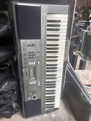 Yamaha Keyboard PSR E353