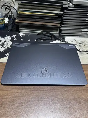 Laptop MSI Raider GE76 12UGS 32GB Intel Core i7 SSD 1T