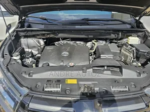 Toyota Highlander SE 4x2 V6 (3.5L 6cyl 8A) 2018 Gray