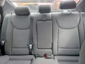 Hyundai Elantra SE Sedan FWD (1.8L 4cyl 6A) 2016 Red