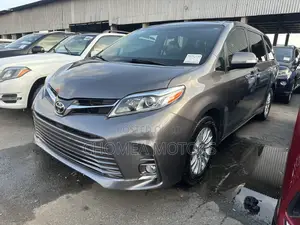 Toyota Sienna 2018 Gray