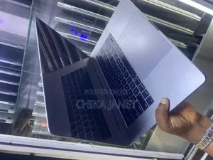 Laptop Apple MacBook Pro 2017 16GB Intel Core I5 SSD 512GB