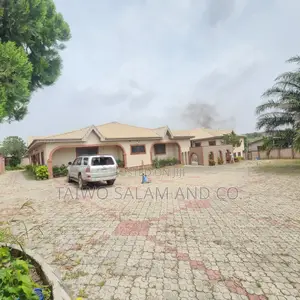 18bdrm House in Jericho for sale