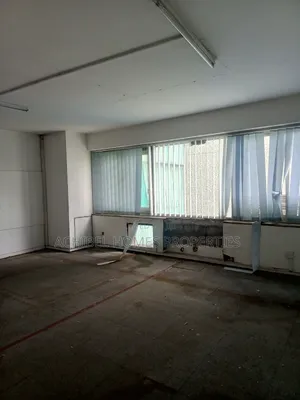 A 31.3 Square Meter Open Office Space at Marina