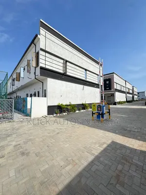 4bdrm Townhouse/Terrace in Chevron for sale