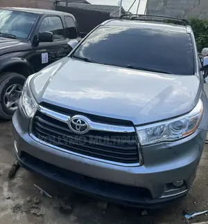 Toyota Highlander Limited 4dr SUV AWD (3.5L 6cyl 6A) 2014 Silver