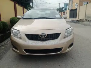Toyota Corolla LE 4dr Sedan (1.8L 4cyl 4A) 2010 Gold