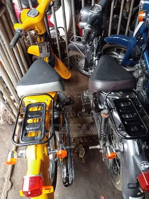 Honda CB 2021 Red