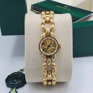 "Elegance Reimagined: Rolex-inspired Tiny Chain Watch For Her ⚙💎"