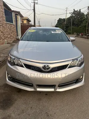 Toyota Camry SE 4dr Sedan (2.5L 4cyl 6A) 2014 Silver