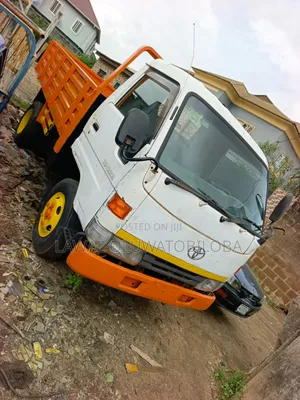 Nigeria Use Toyota Dyna 200 Six Tyers 2rz Petrol Engine