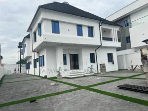 5bdrm Duplex in Oluyole Estate for sale