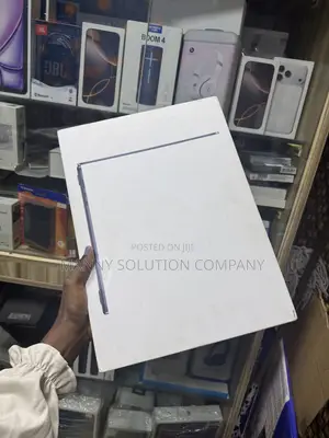New Laptop Apple MacBook Air 2025 M4 24GB Apple M4 SSD 512GB