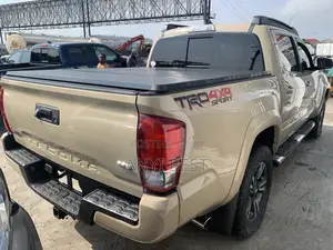 Toyota Tacoma 2017 Gold