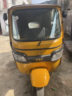 TVS King Cargo 2022 Yellow