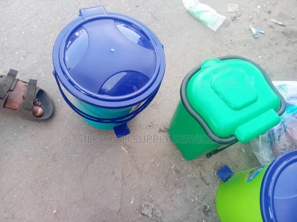 Portable Waste Container