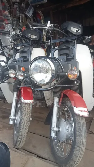 Honda CB 2023 Red