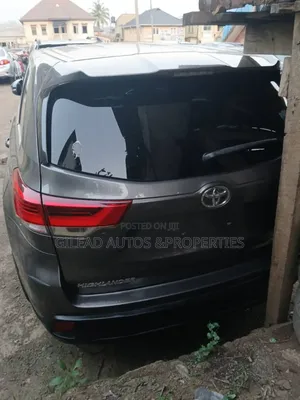 Toyota Highlander LE 4x2 (2.7L 4cyl 6A) 2018 Gray