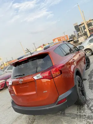 Toyota RAV4 Limited 4dr SUV (2.5L 4cyl 6A) 2015 Orange