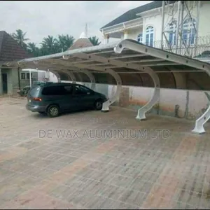 Qeen,S Carpool Structure