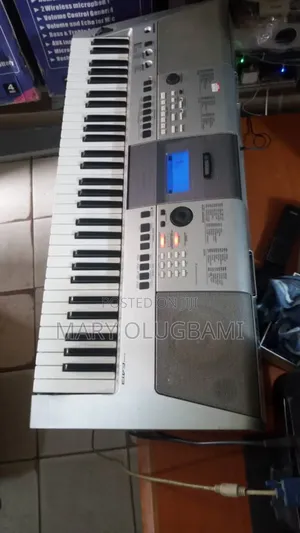 Yamaha PSR E413