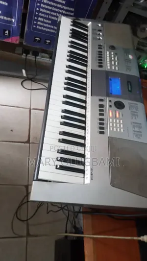 Yamaha PSR E413