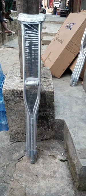 Underarm Crutches Medium Sized