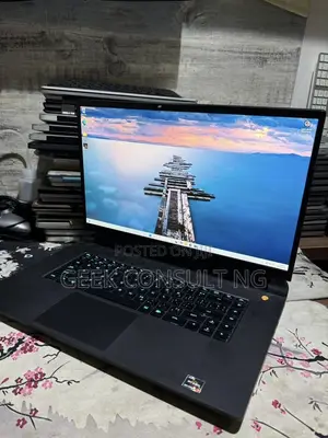 Laptop Dell Alienware m17 R5 32GB AMD Ryzen 7 SSD 1T