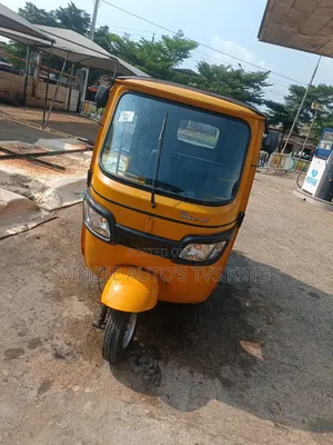 TVS King Cargo 2022 Yellow