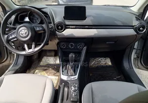 Toyota Yaris LE Sedan 4dr 2019 Gold