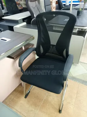 Matrix Mesh Visitors Chair With Armrest.