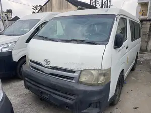 Toyota HiAce 2013 White