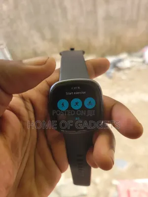 Fitbit Versa 4 With Charger