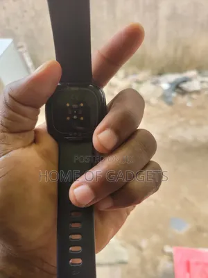 Fitbit Versa 4 With Charger