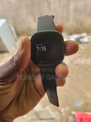 Fitbit Versa 4 With Charger