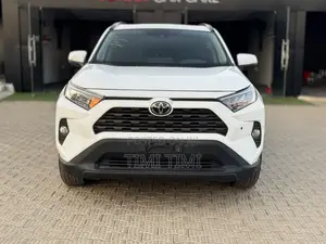 Toyota RAV4 XLE AWD 2020 White