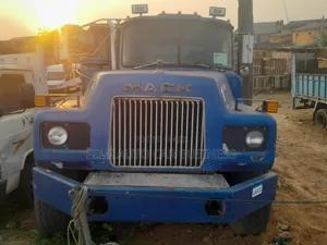 Mack Tipper