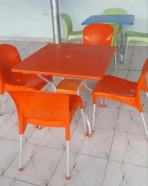 Modern Plastic Table With 4 Chairs
