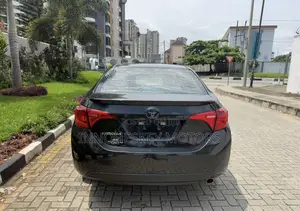 Toyota Corolla SE (1.8L 4cyl 2A) 2019 Black