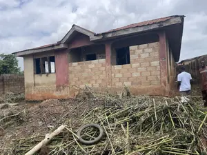 8bdrm Room & Parlour in Moniya for sale