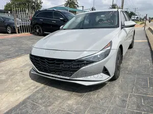 Hyundai Elantra SE 2021 Ivory