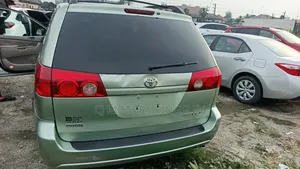 Toyota Sienna LE 2009 Green