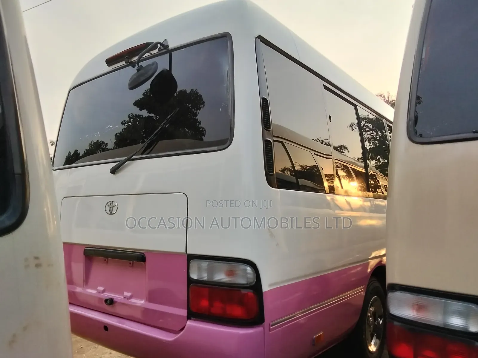 Toyota Coaster 2017 Pink